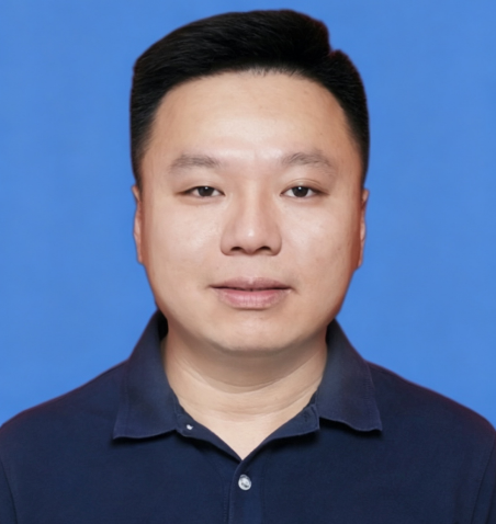 龙犇 党总支书记